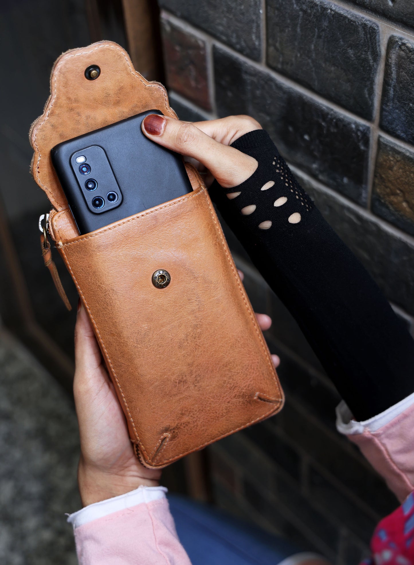 Cara Handytasche