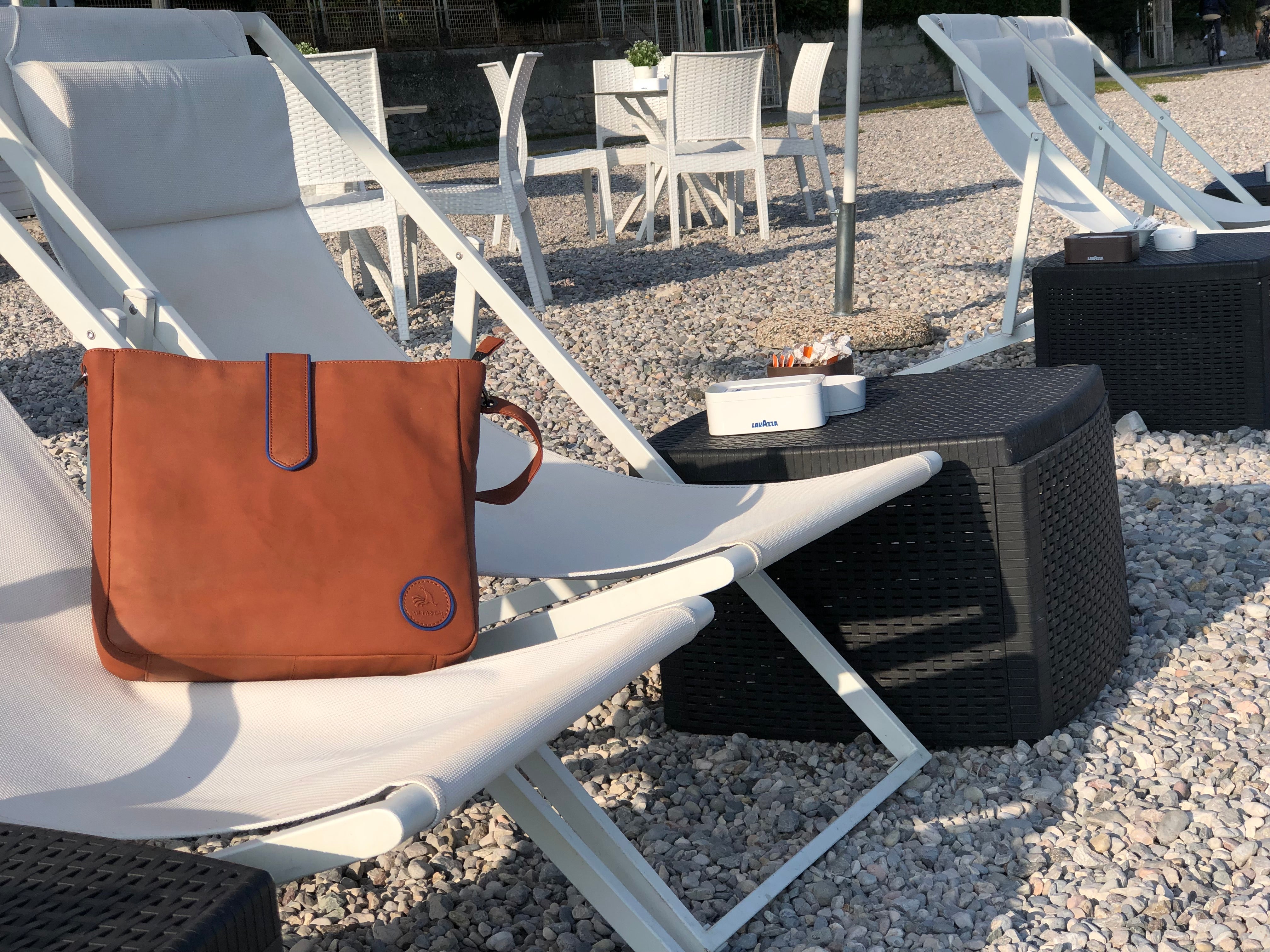 Fleur - spacious handbag